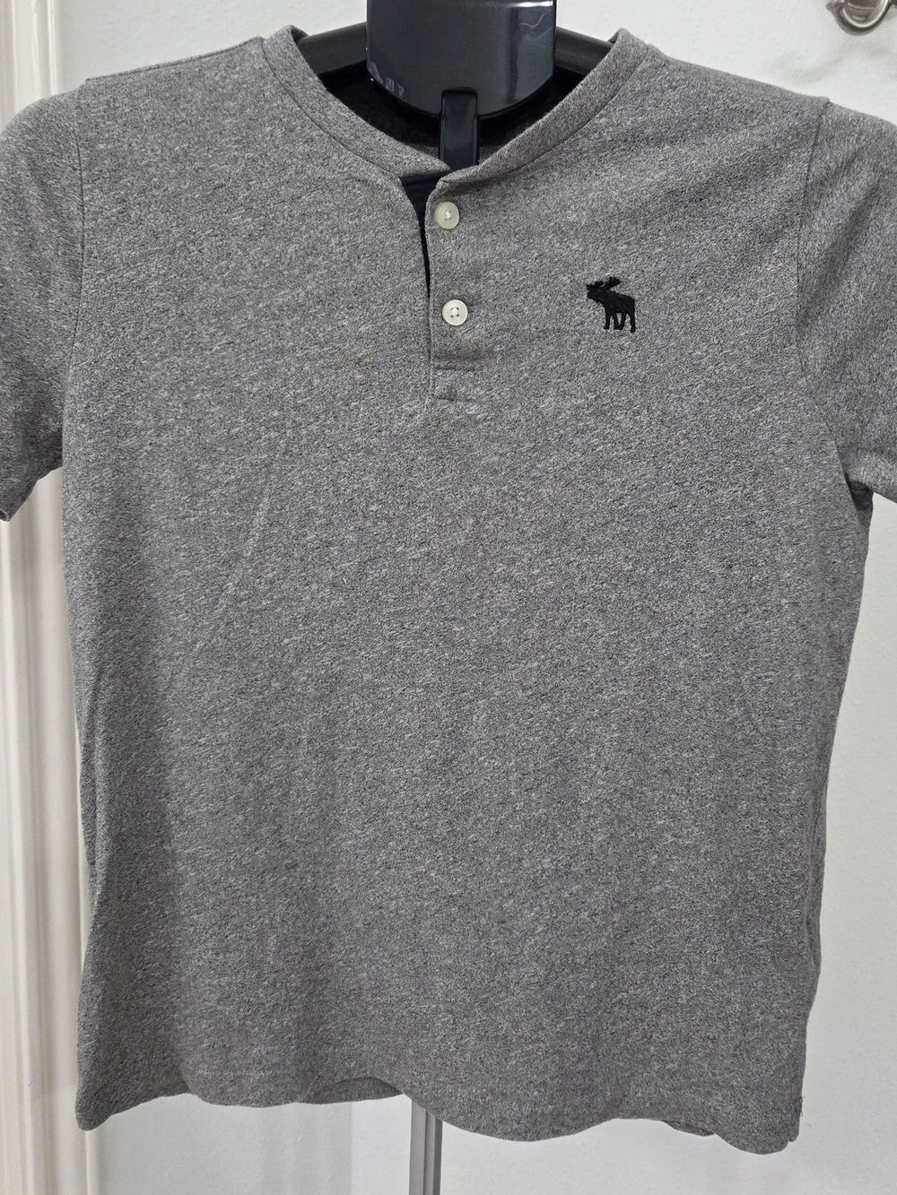 abercrombie kids Gray Henley Tee with Black Moose Logo
